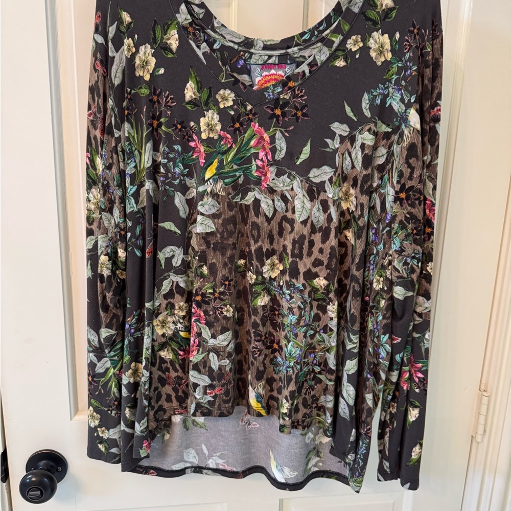 💋💎JOHNNY WAS Black Floral and Leopard Print Top